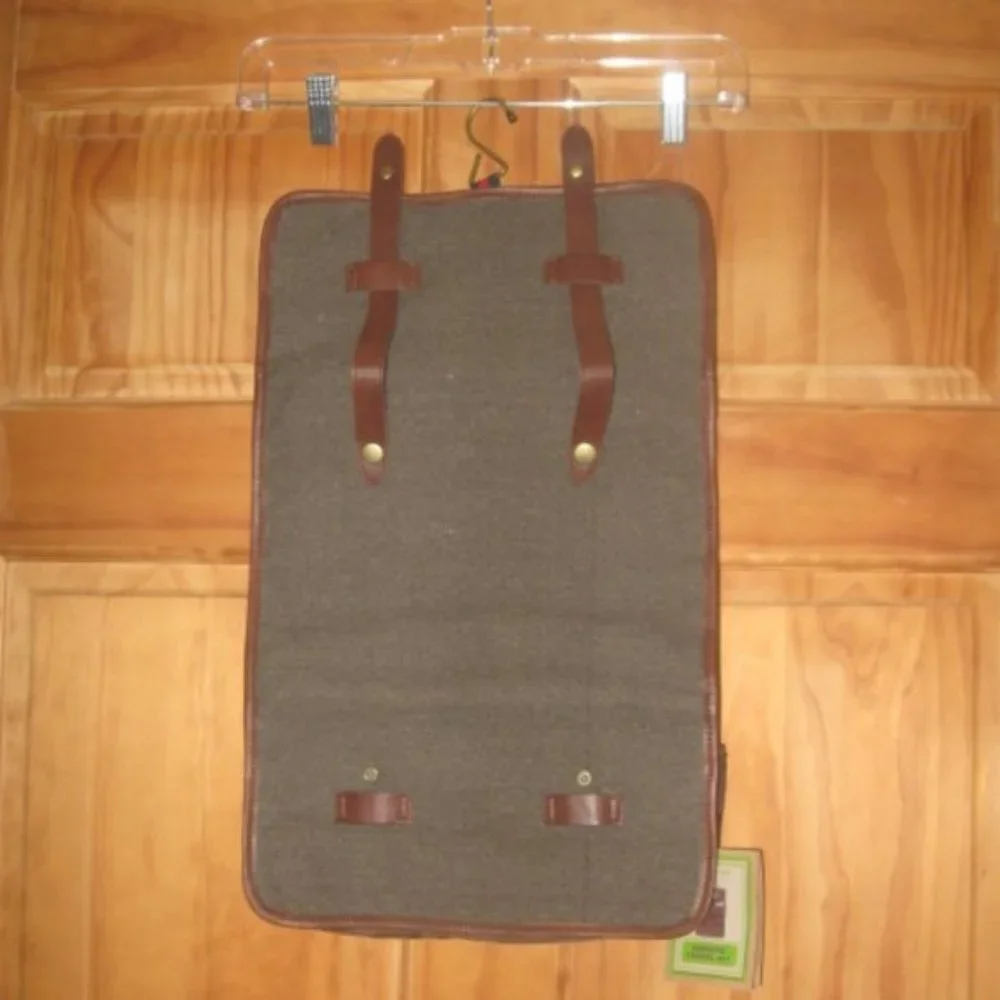 John Bartlett Statements Hanging Travel Kit